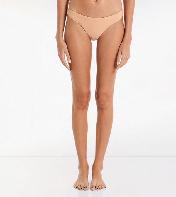 اشتري أر آند بي Solid Bikini Brief بلون بيج 6ستريت المملكة العربية