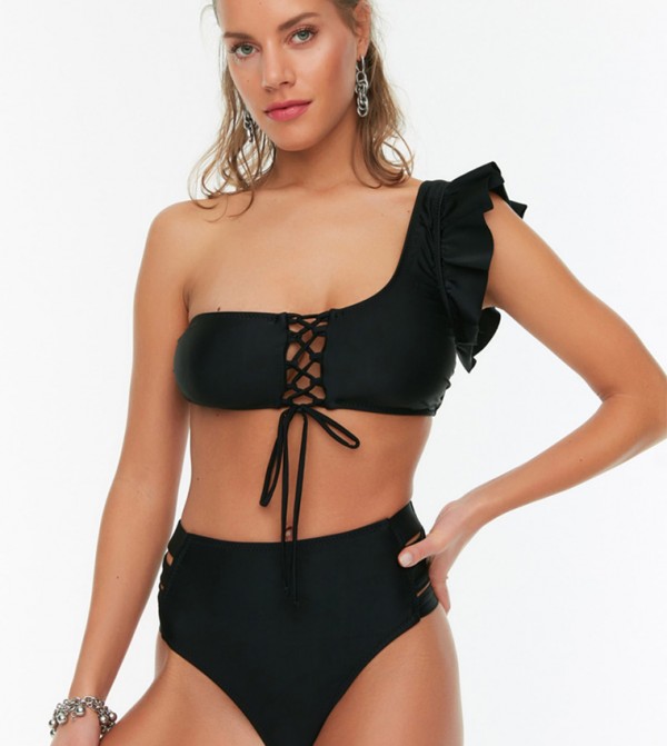 Buy Trendyol Cut Out Detailed Bikini Bottom In Black Thstreet Qatar