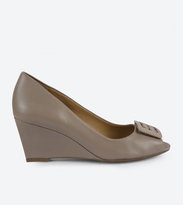 Buy Naturalizer Emma Wedges Nude In Nude Thstreet Qatar