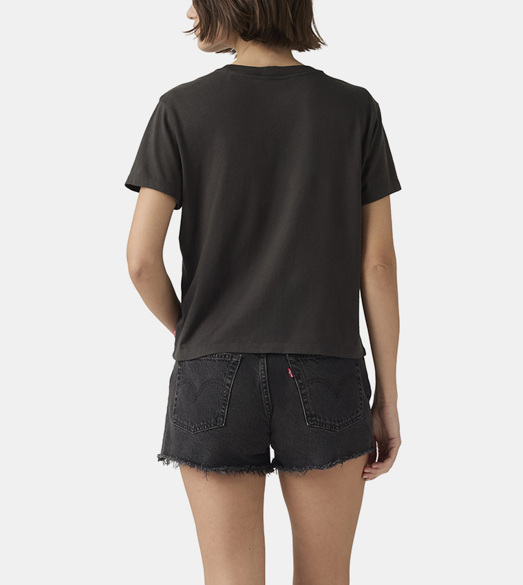 تيشيرت كاجوال بكم قصير وطبعة شعار