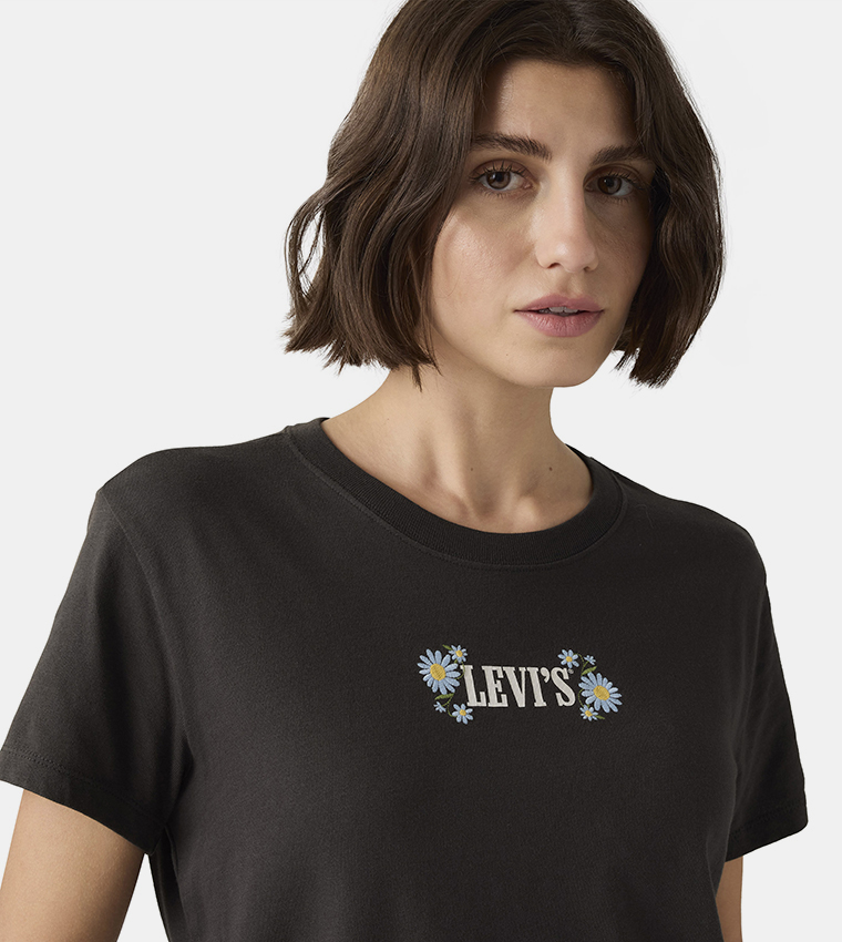 تيشيرت كاجوال بكم قصير وطبعة شعار