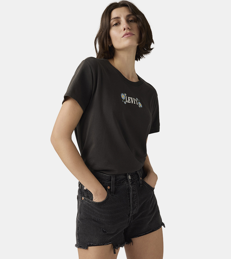 تيشيرت كاجوال بكم قصير وطبعة شعار