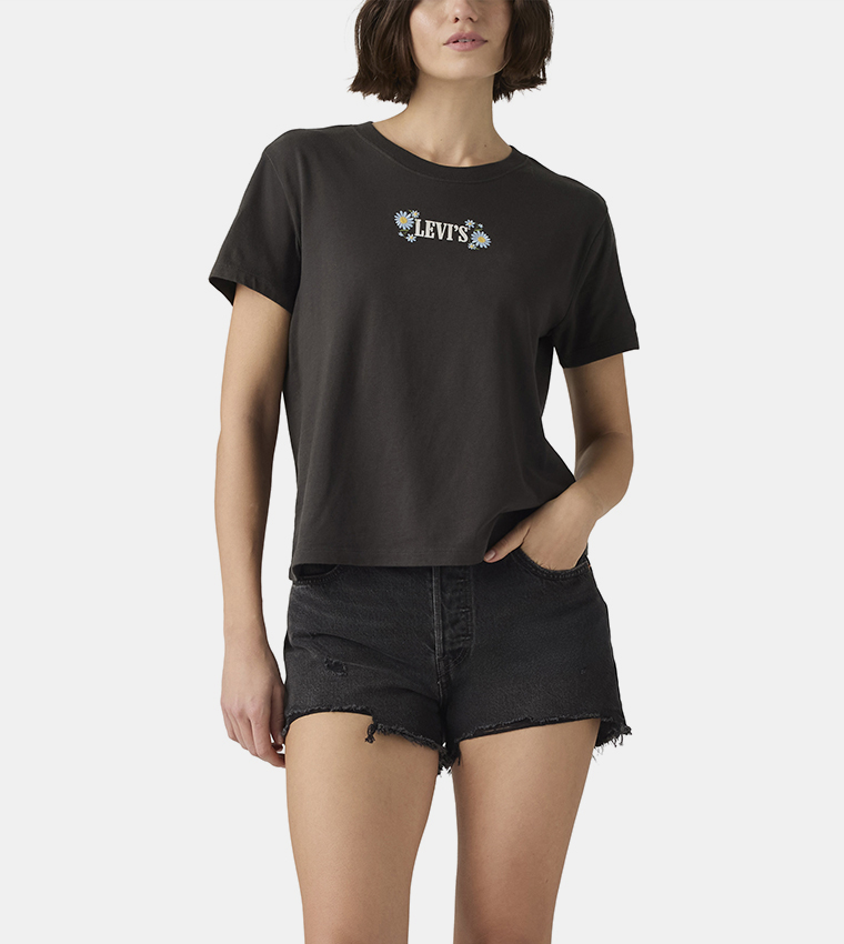 تيشيرت كاجوال بكم قصير وطبعة شعار