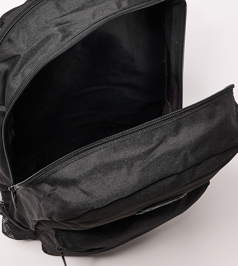 حقيبة ظهر اسينشال بشعار