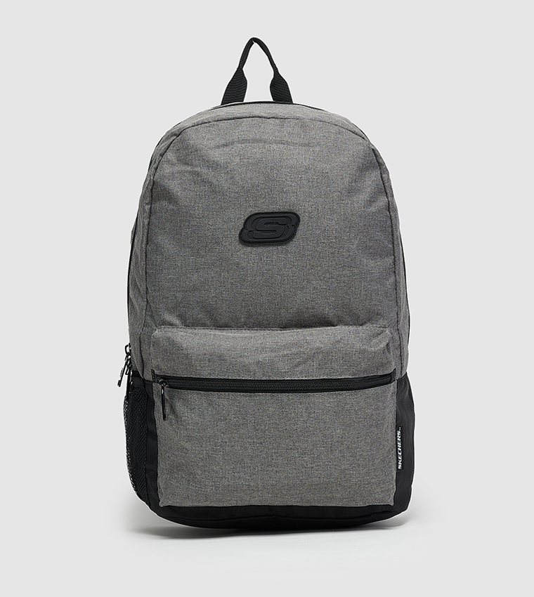 حقيبة ظهر اسينشال بشعار