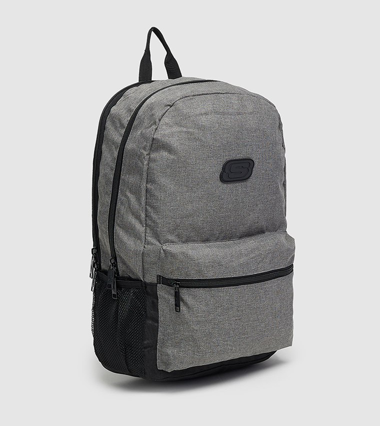 حقيبة ظهر اسينشال بشعار