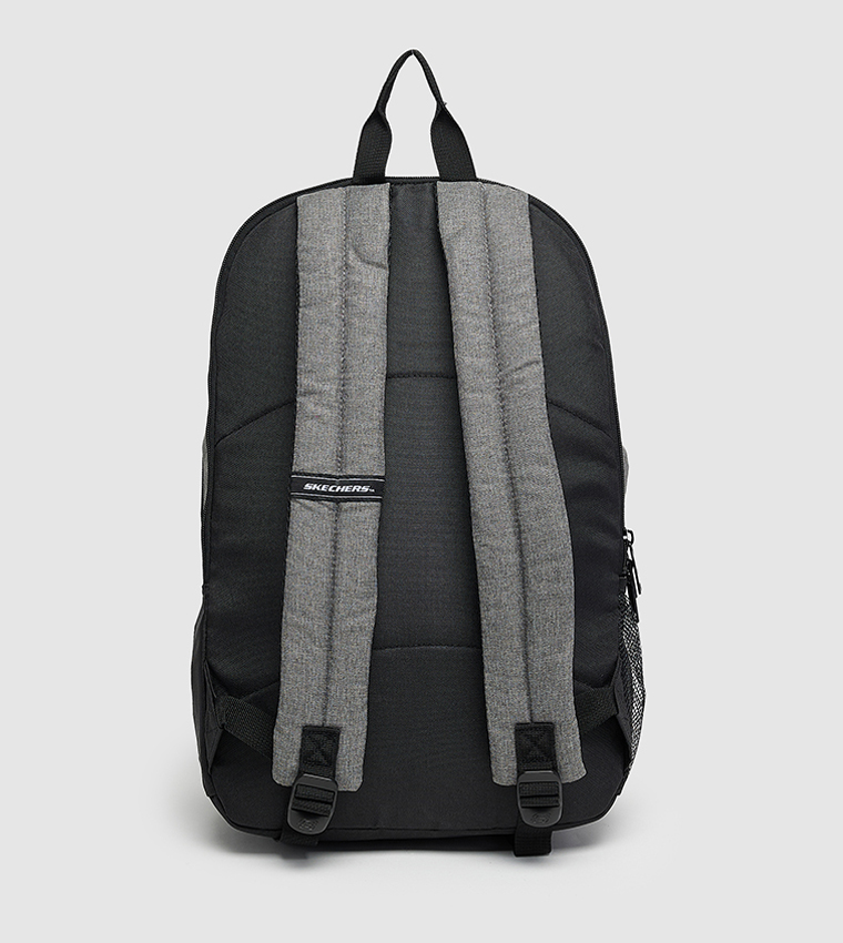 حقيبة ظهر اسينشال بشعار