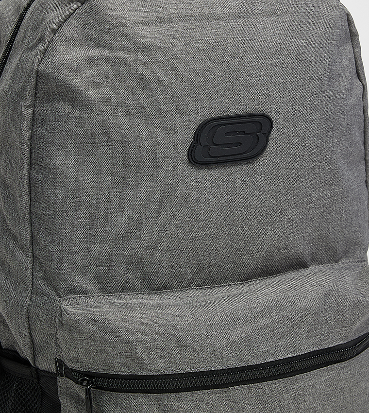 حقيبة ظهر اسينشال بشعار