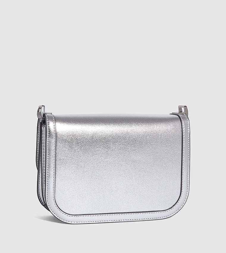 شنطة كروس بادي شارلوت بإكسسوار معدني 