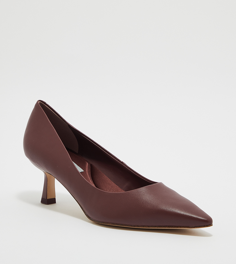 حذاء بكعب مدبب