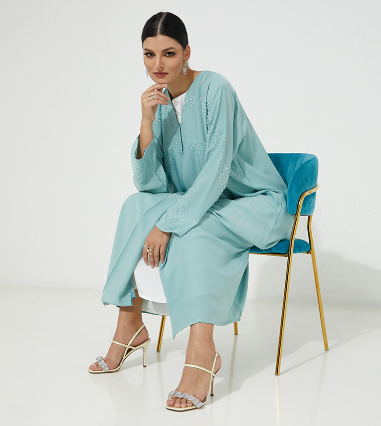 حذاء بكعب و حزام خلفي