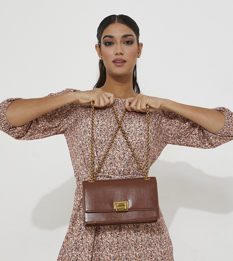 حقيبة كتف بمقبض سلسلة 