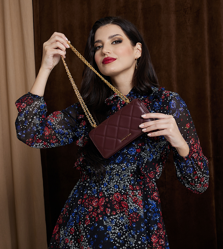 شنطة كروس بودي مبطنة بحمالة سلسلة