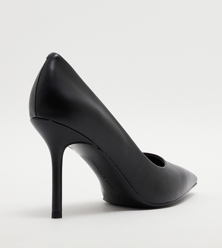 حذاء كعب عالي بمقدمة مدببة