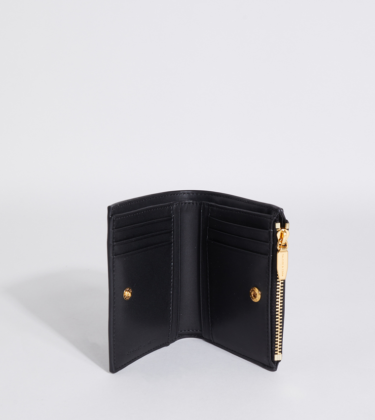 محفظة بسحاب بنقشة بارزة