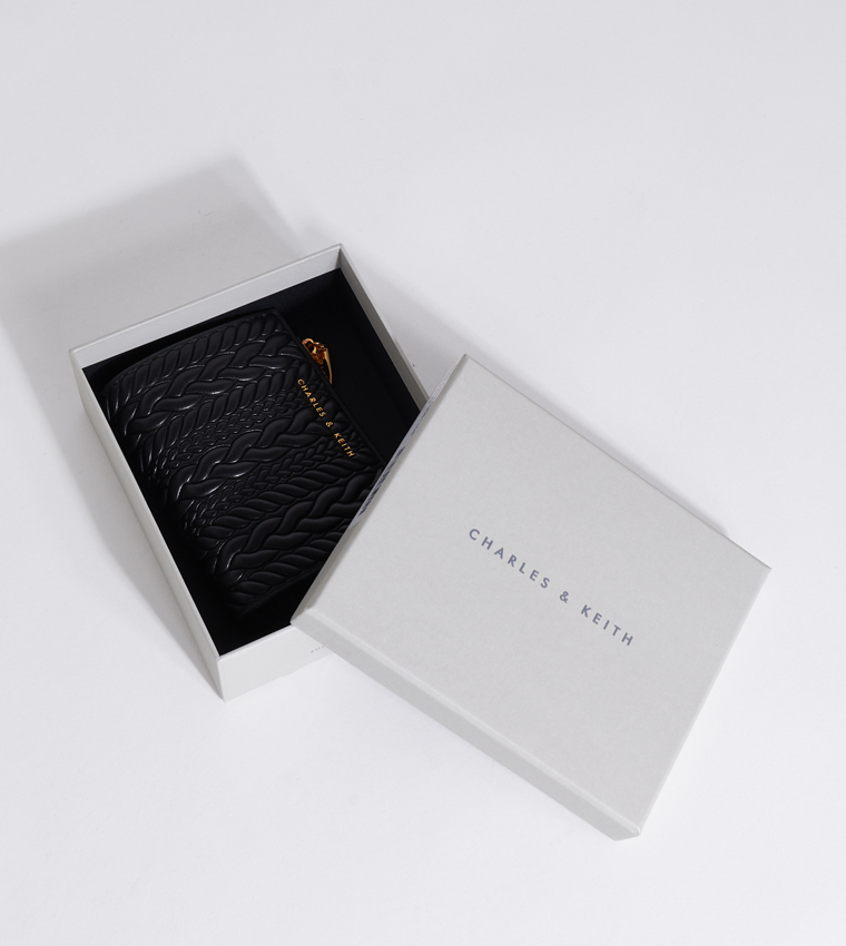 محفظة بسحاب بنقشة بارزة