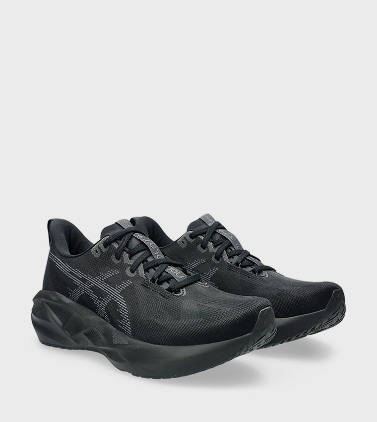 NOVABLAST 5 Lace Up Running Shoes