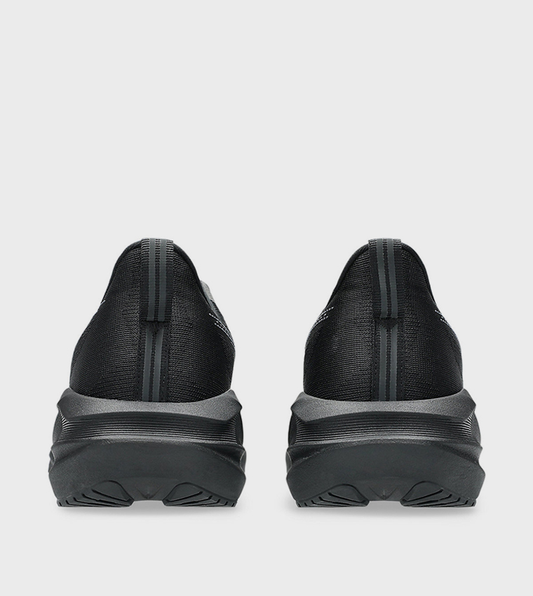 NOVABLAST 5 Lace Up Running Shoes