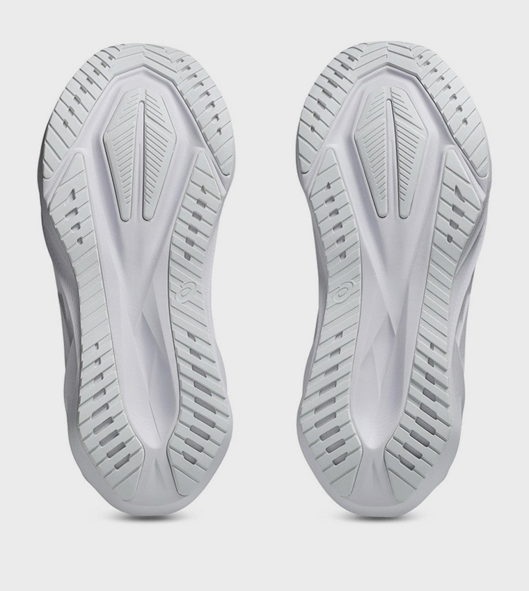 NOVABLAST 5 Lace Up Running Shoes