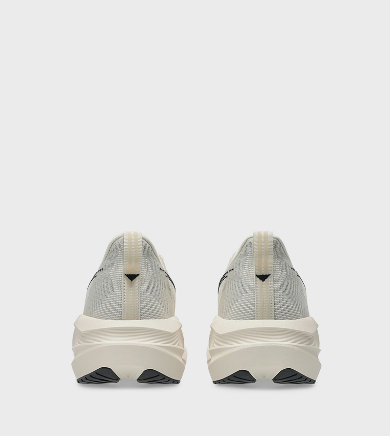 NOVABLAST 5 Running Shoes