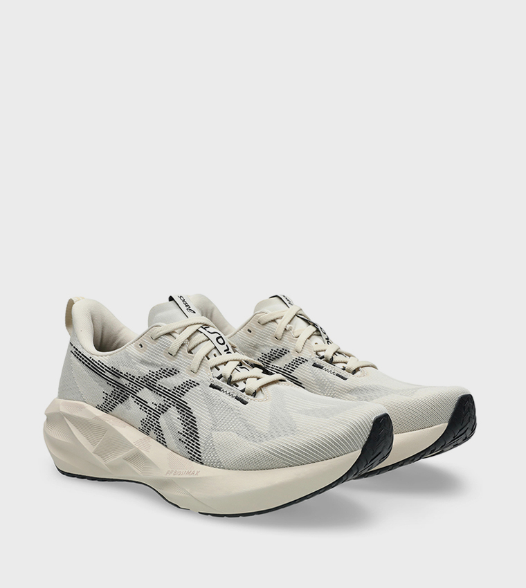 NOVABLAST 5 Running Shoes