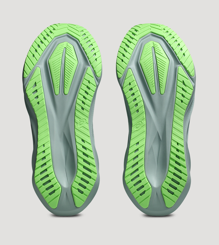 NOVABLAST 5 Textured Running Shoes