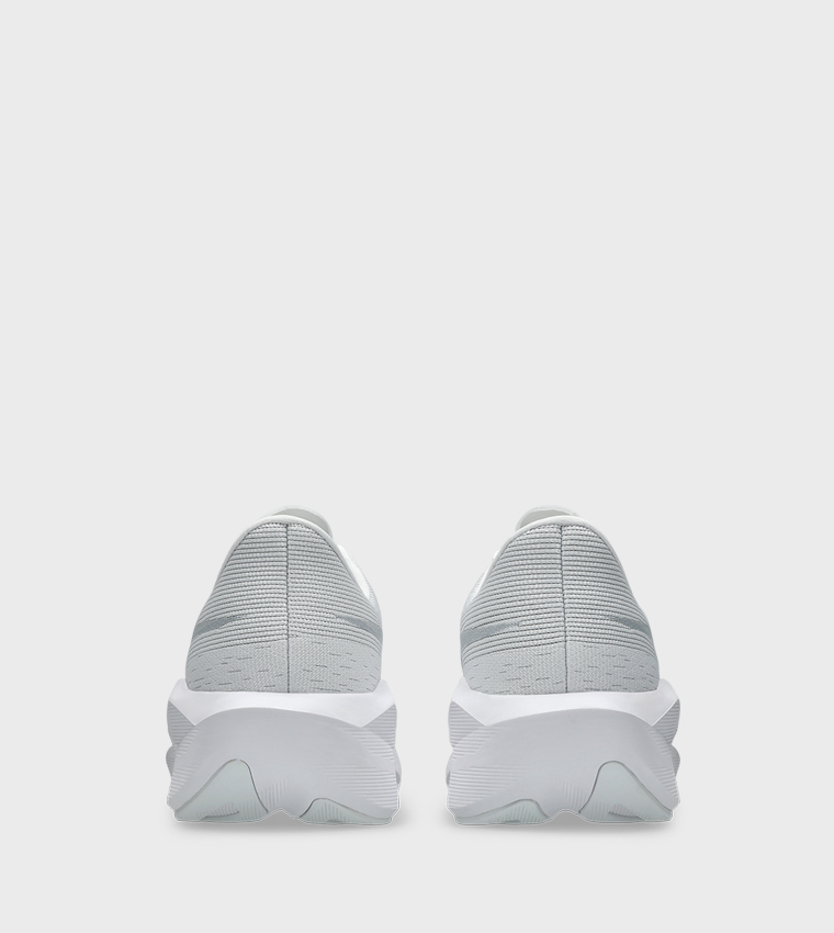 NOVABLAST 6 Running Shoes