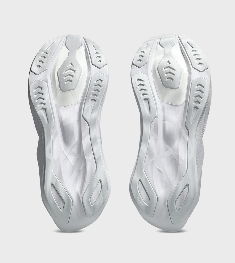 NOVABLAST 6 Running Shoes