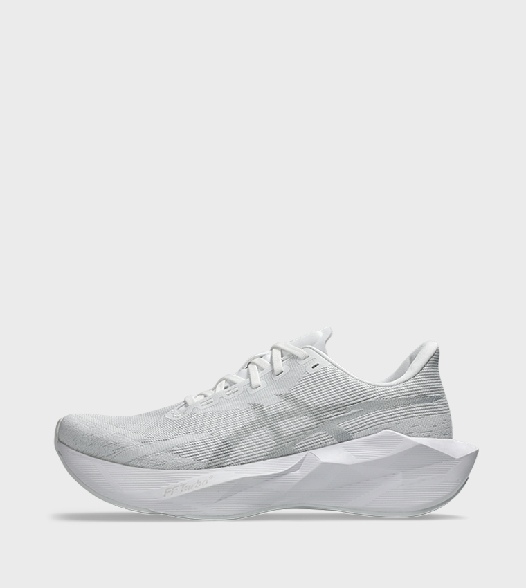 NOVABLAST 6 Running Shoes