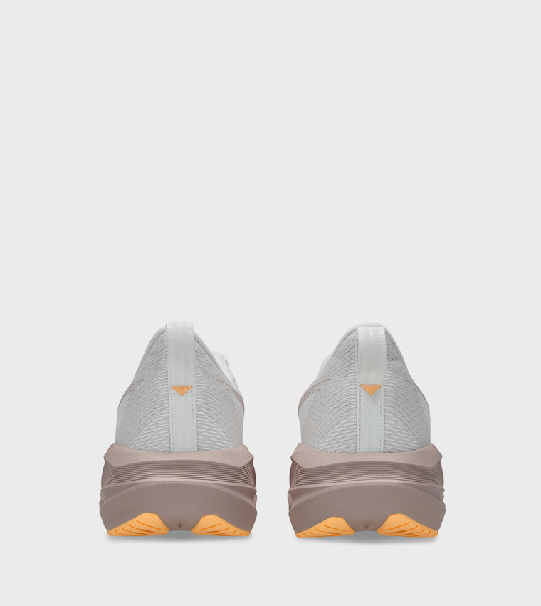 NOVABLAST 5 Running Shoes