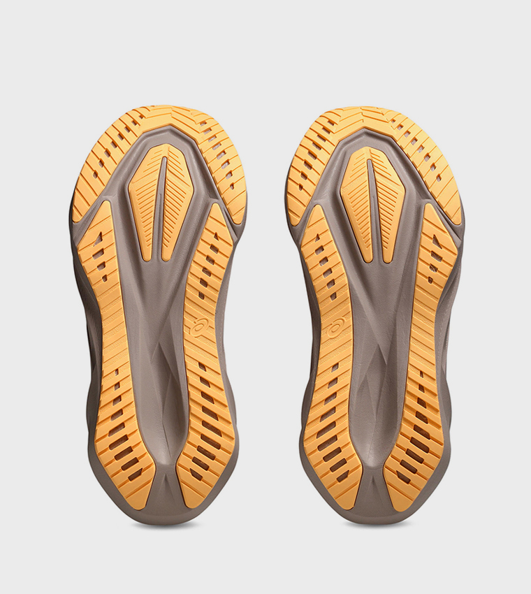 NOVABLAST 5 Running Shoes