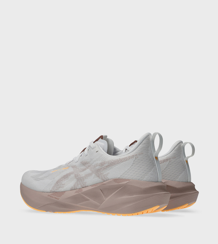 NOVABLAST 5 Running Shoes