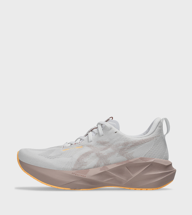 NOVABLAST 5 Running Shoes