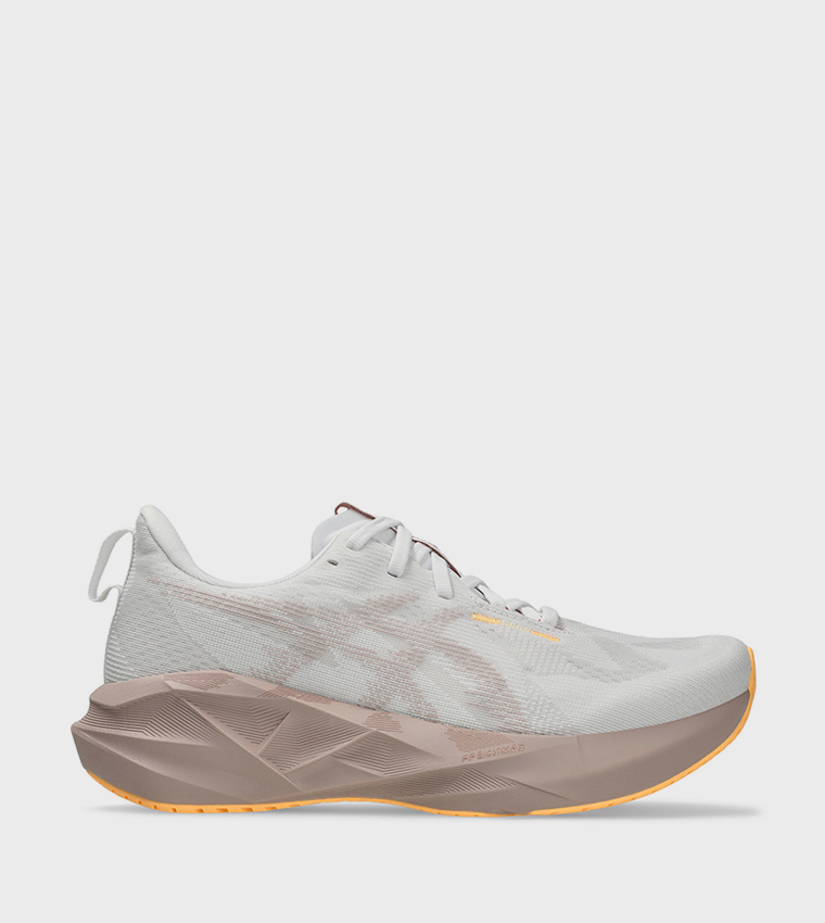 NOVABLAST 5 Running Shoes