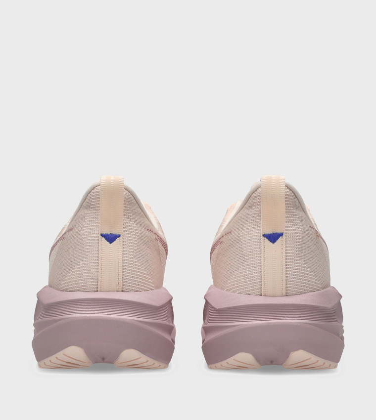 NOVABLAST 5 Running Shoes