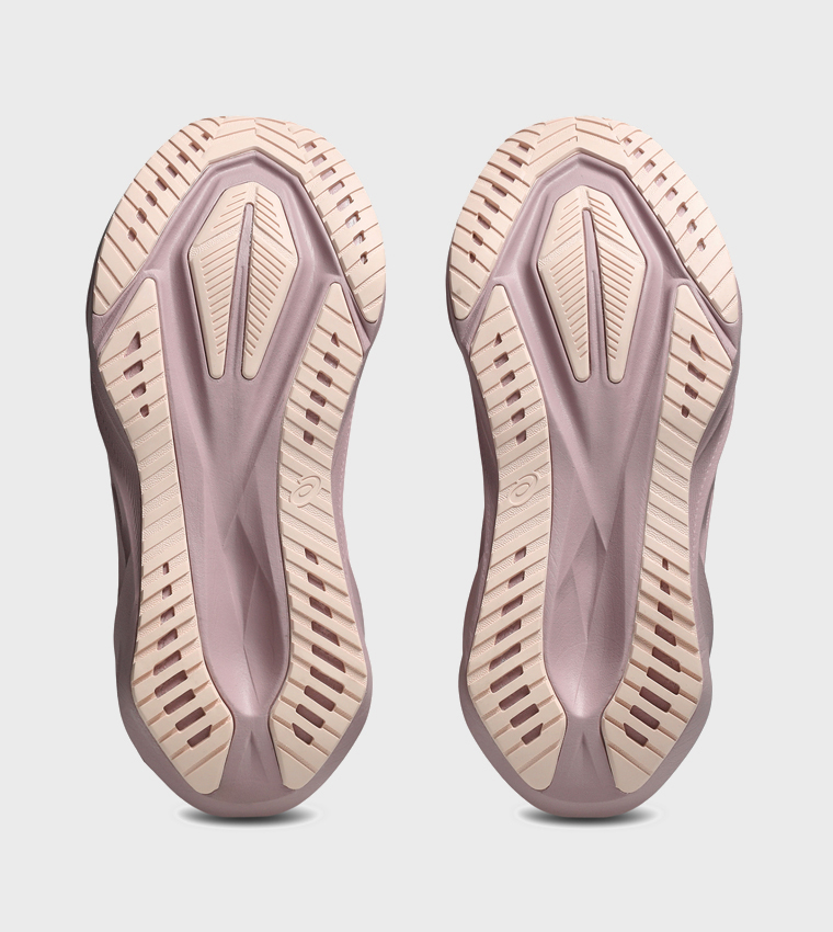 NOVABLAST 5 Running Shoes