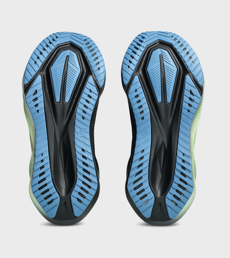 NOVABLAST 5 LUXE Lace Up Running Shoes