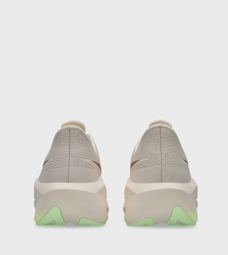 NOVABLAST 6 Running Shoes