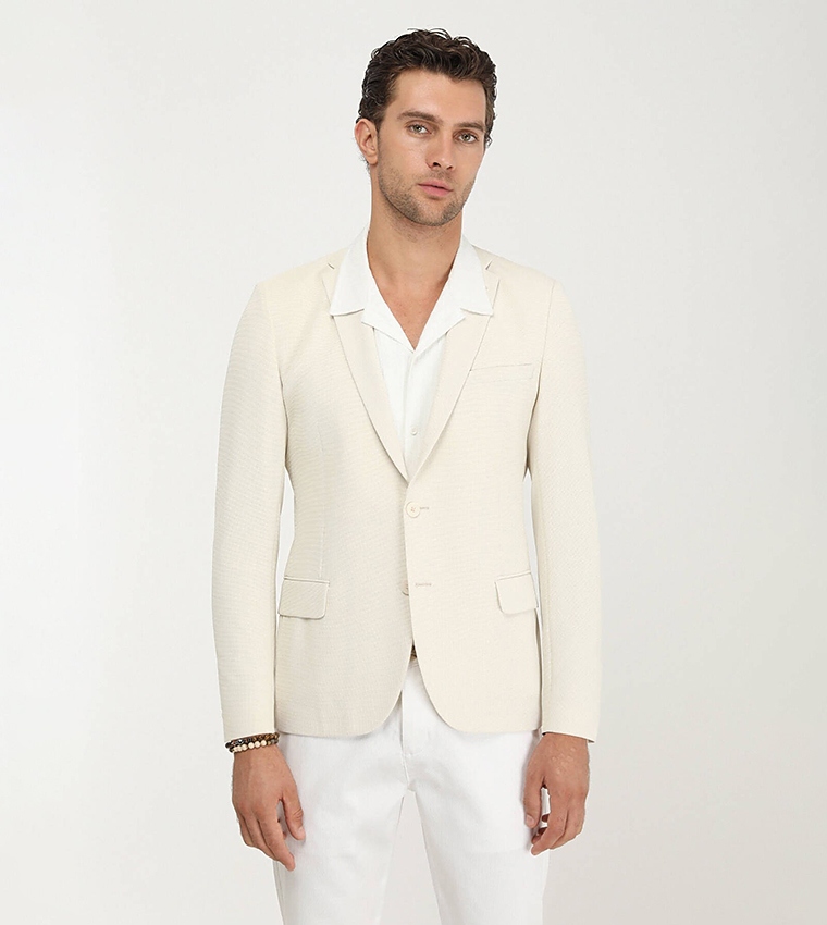 Solid Slim Fit Single Breasted Blazer