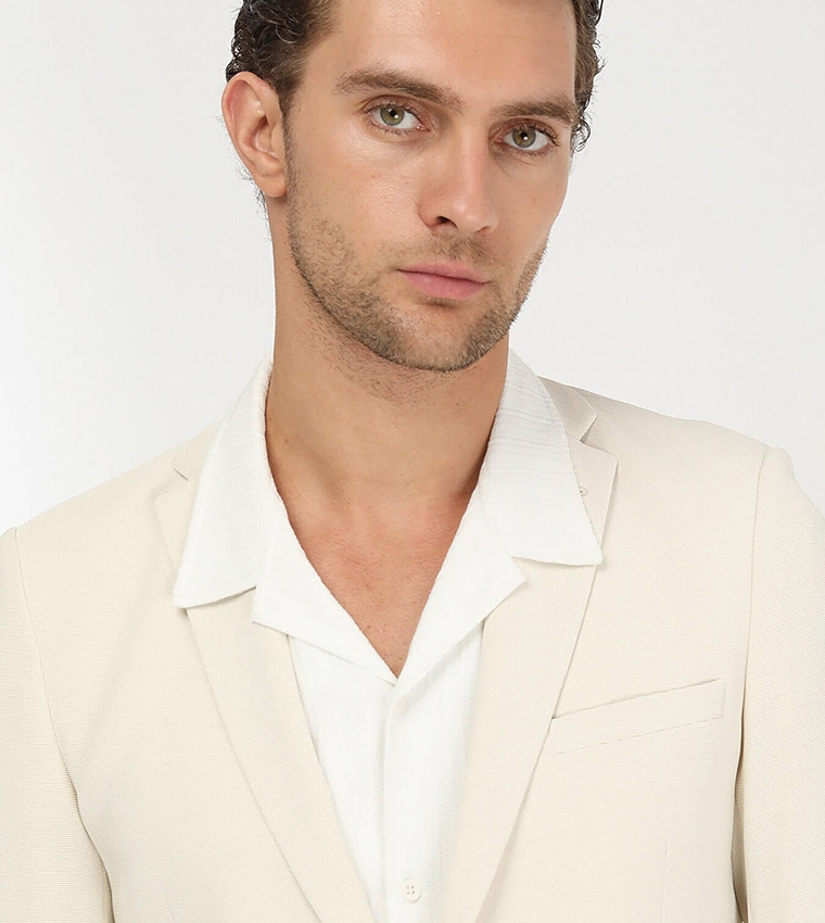 Solid Slim Fit Single Breasted Blazer