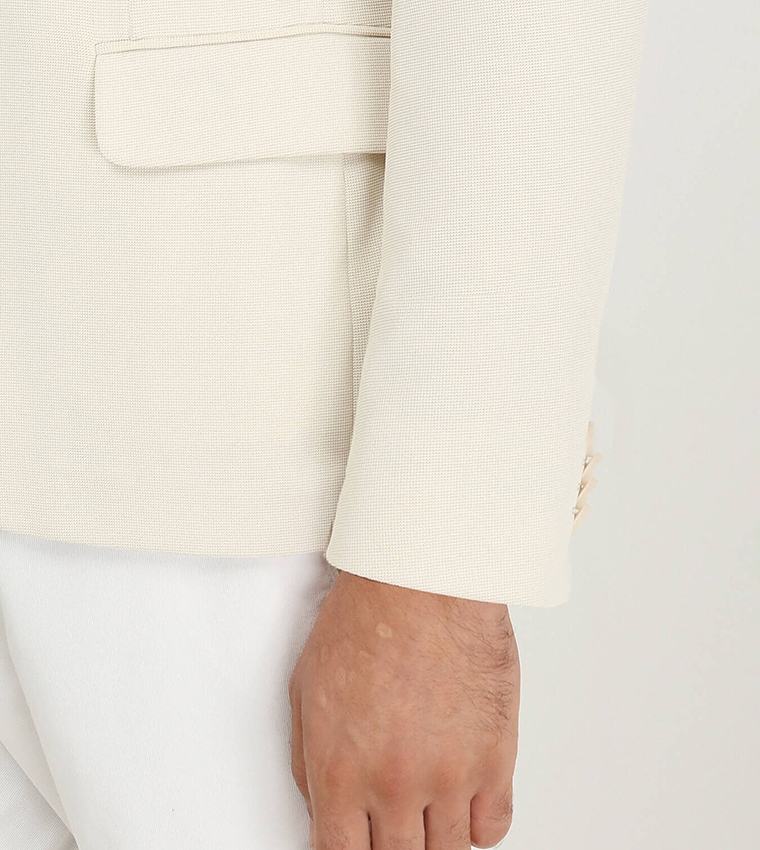 Solid Slim Fit Single Breasted Blazer