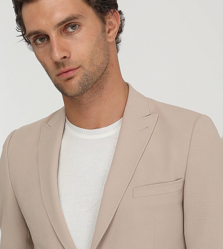Solid Slim Fit Single Breasted Blazer