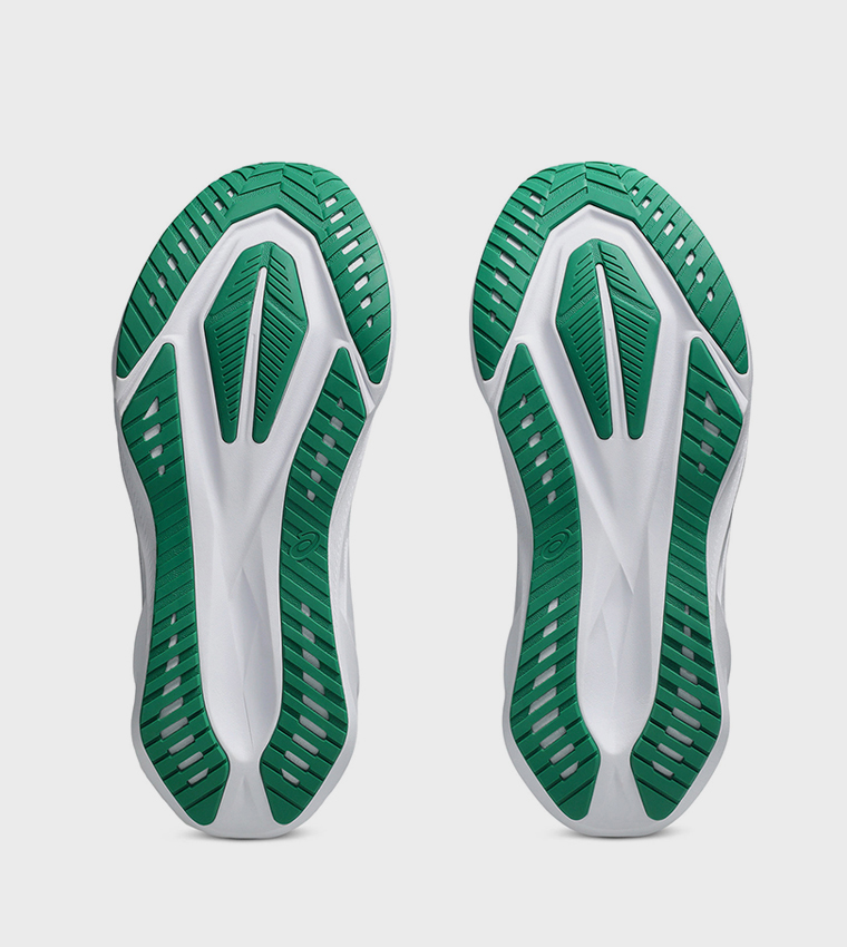 NOVABLAST 5 Lace Up Running Shoes