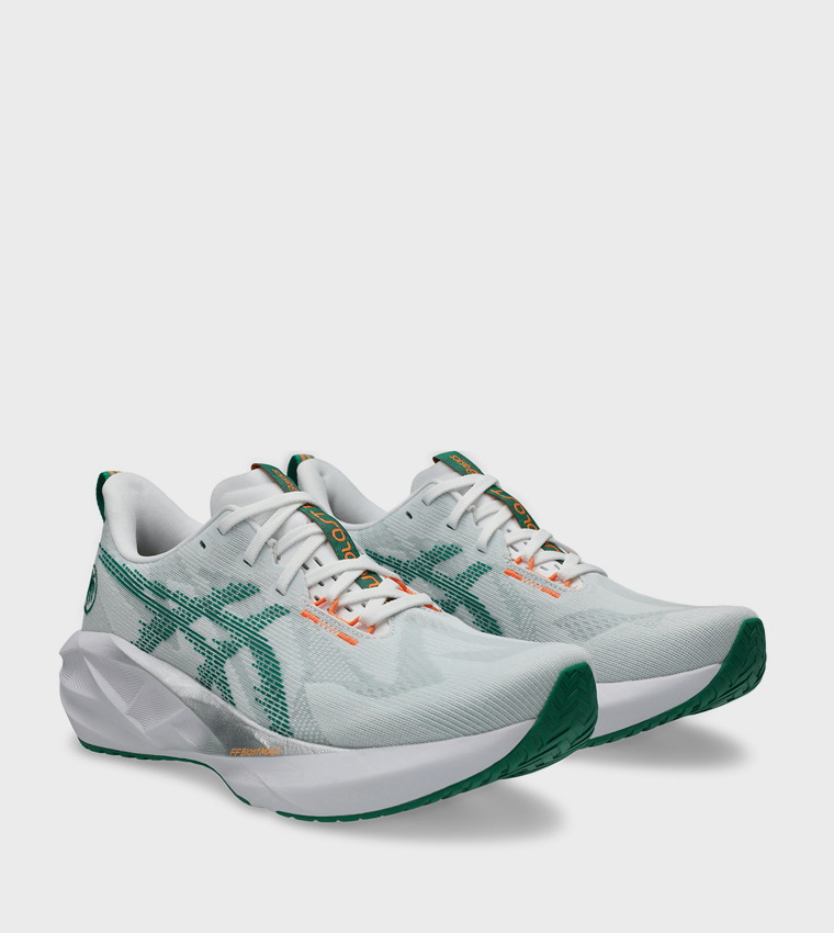 NOVABLAST 5 Lace Up Running Shoes