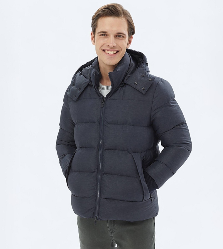 Solid Regular Fit Hooded Puffer Jacket