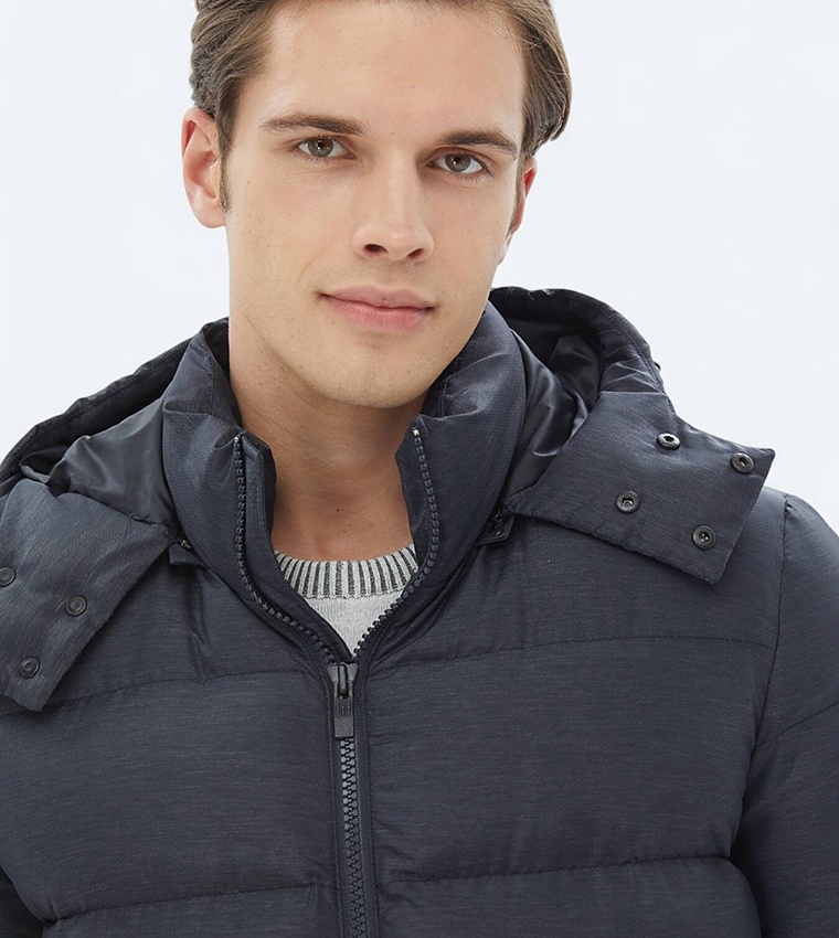 Solid Regular Fit Hooded Puffer Jacket