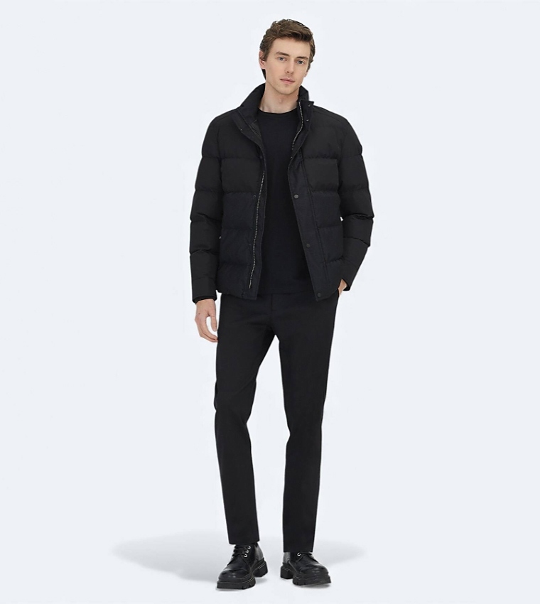 Solid Regular Fit Hooded Woven Puffer Jacket