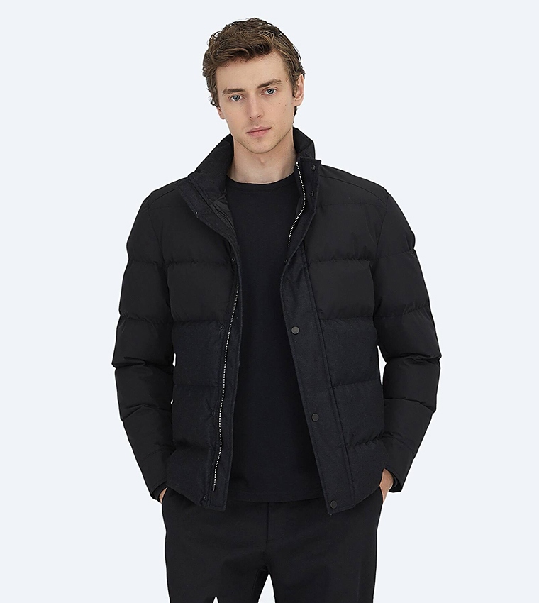 Solid Regular Fit Hooded Woven Puffer Jacket