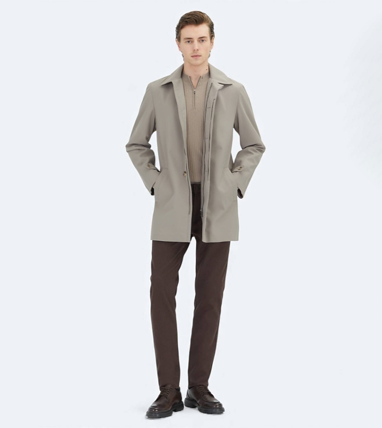 Solid Regular Fit Collared Woven Rain Coat
