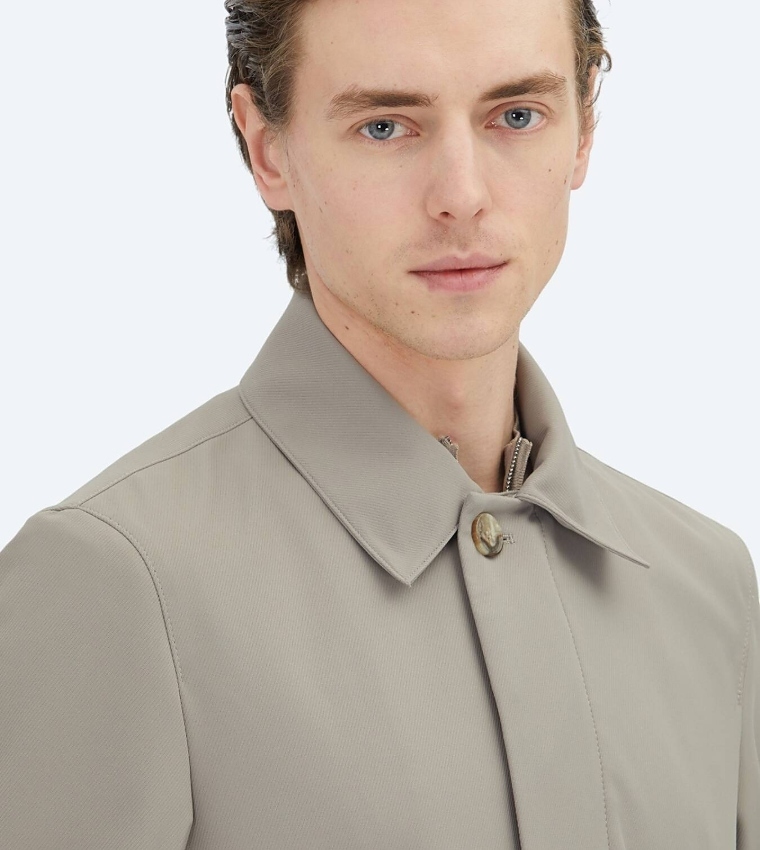 Solid Regular Fit Collared Woven Rain Coat